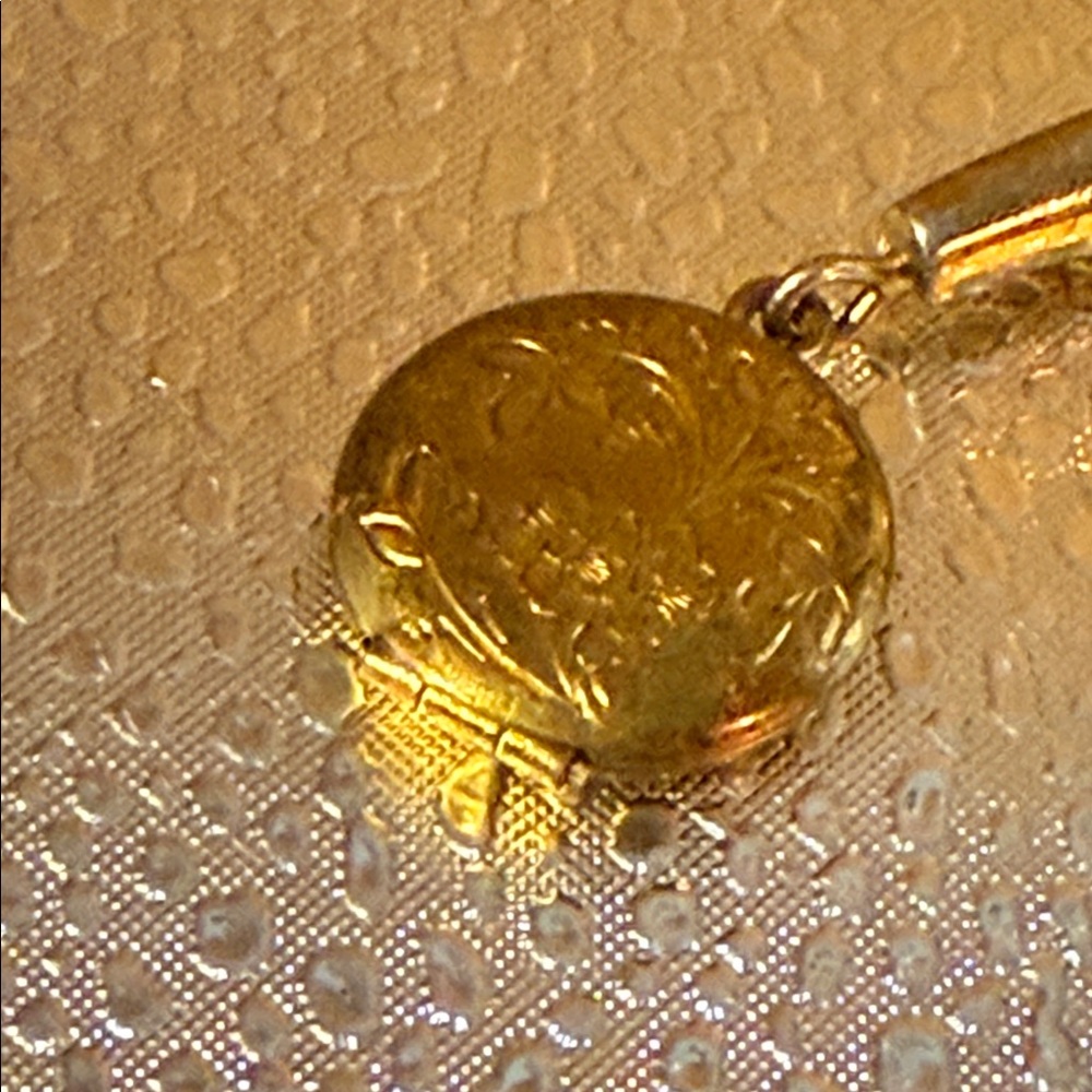 Silson Sweetheart Brooch WW2 With a Question Locket - Picture 9 of 9